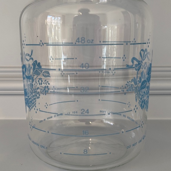 Pyrex Vintage Glass Pitcher with Cornflower Blue Pattern - Picture 7 of 9